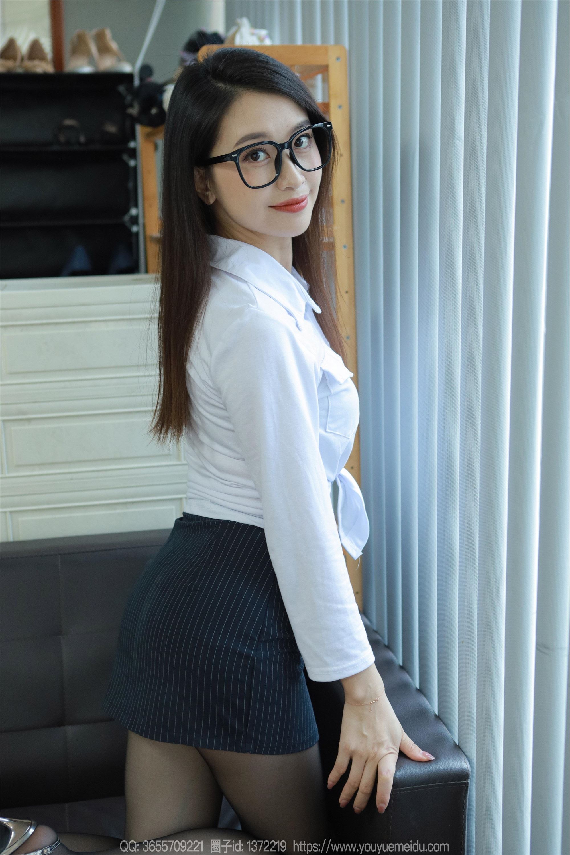 IESS异思趣向  2023.10.26 丝享家 1569 小婕《迷人眼镜娘》